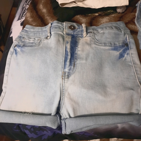 Shorts - Picture 1 of 3